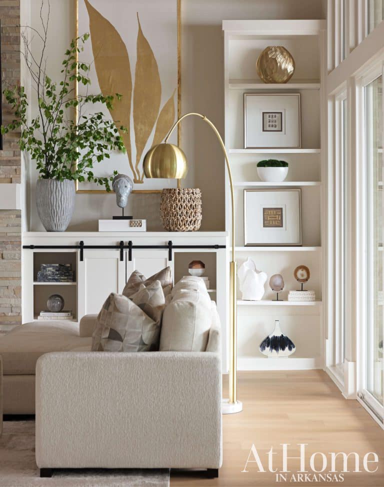 athomearkansas's tweet photo. Happy July! ☀️ We are so excited to share this beautiful issue that is all about summer living! // 📷: @rettpeek 
Read about it here: https://t.co/p7QFeRpsDZ // Interior Design by: Jonathan Parkey, Casey Sarkin, and Sha Davari https://t.co/VIzmWwK7mf