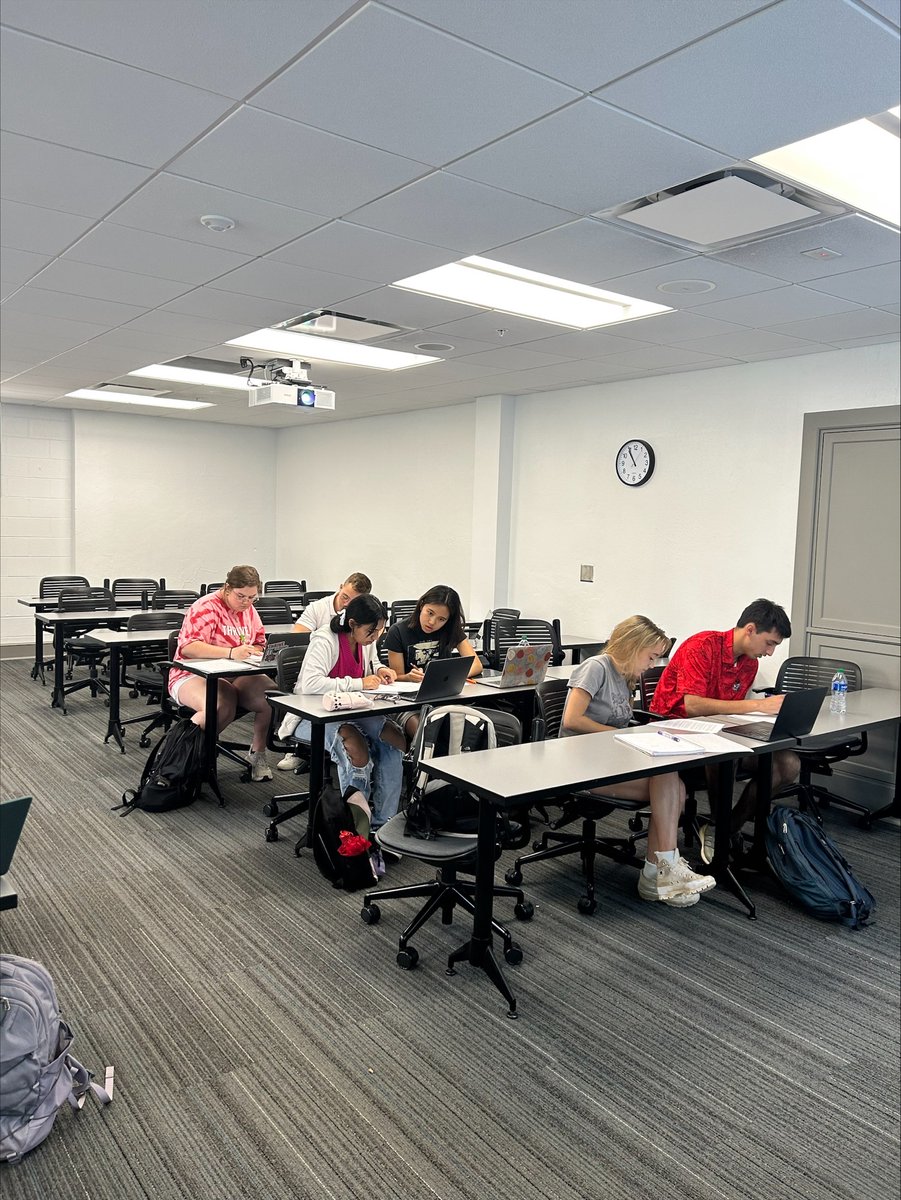ThriveGeorgia's tweet photo. These Thrive students are hard at work! Here are some students in Dr. Audrey Haynes' POLS 1101 class completing some group work. #ThriveAtGeorgia https://t.co/NXzl8eUFU1