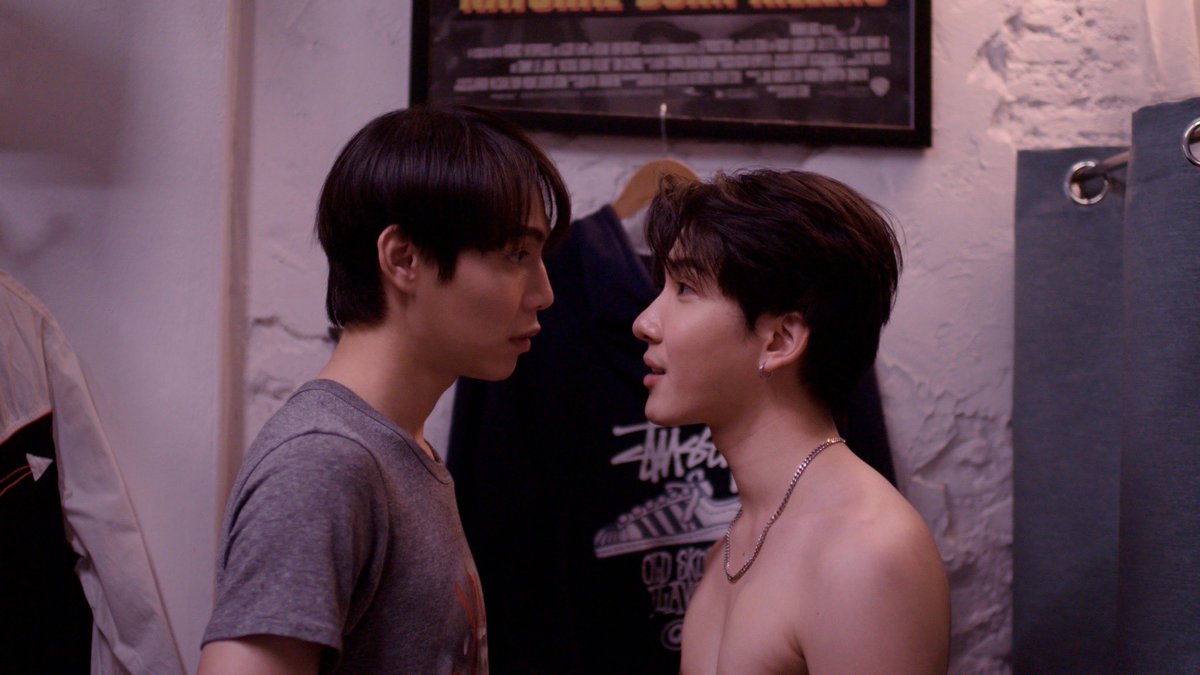 OnlyFriendsTH's tweet photo. Q15 เลิกกองเร็ว ขอส่งท้ายวันนี้ด้วยความแซ่บฉลอง pilot สองล้านวิว #OnlyFriendsSeries #gmmtv https://t.co/igOHq6RxDR