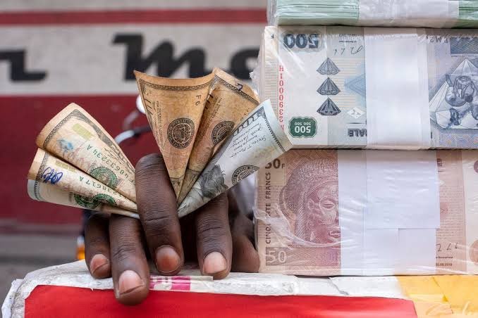 AlainMake20's tweet photo. #RDC : LUNDI 17 JUILLET 2023 ||
                ———————————

Qui peut nous dire exactement dans la province où il se trouve présentement auprès des changeurs de monnaie 1USD équivaut à combien de Francs Congolais ?

N.B : #SoyezÉlégantsSvp ! https://t.co/voXLAHJiIE