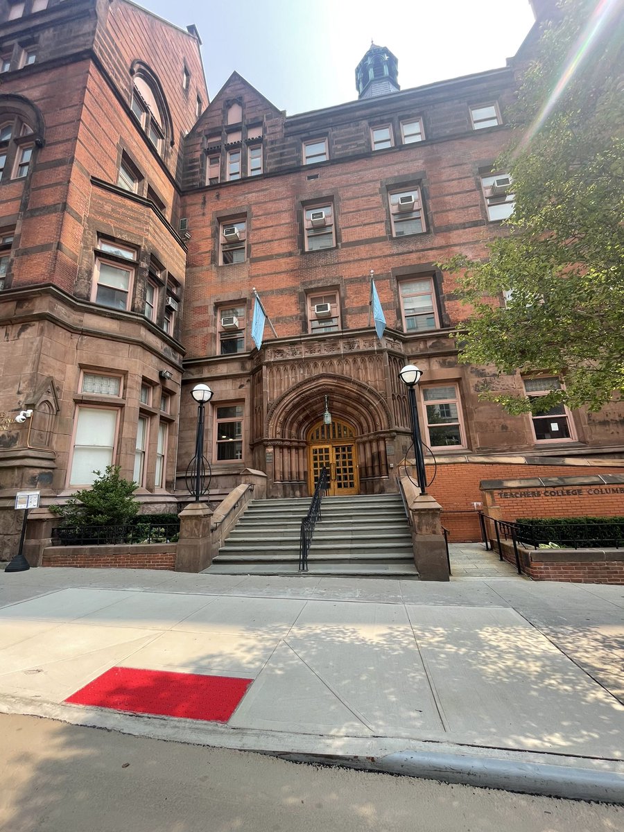 Wells4EdTech's tweet photo. Taking a little gander around this school called @Columbia https://t.co/bOFTDZGFOS
