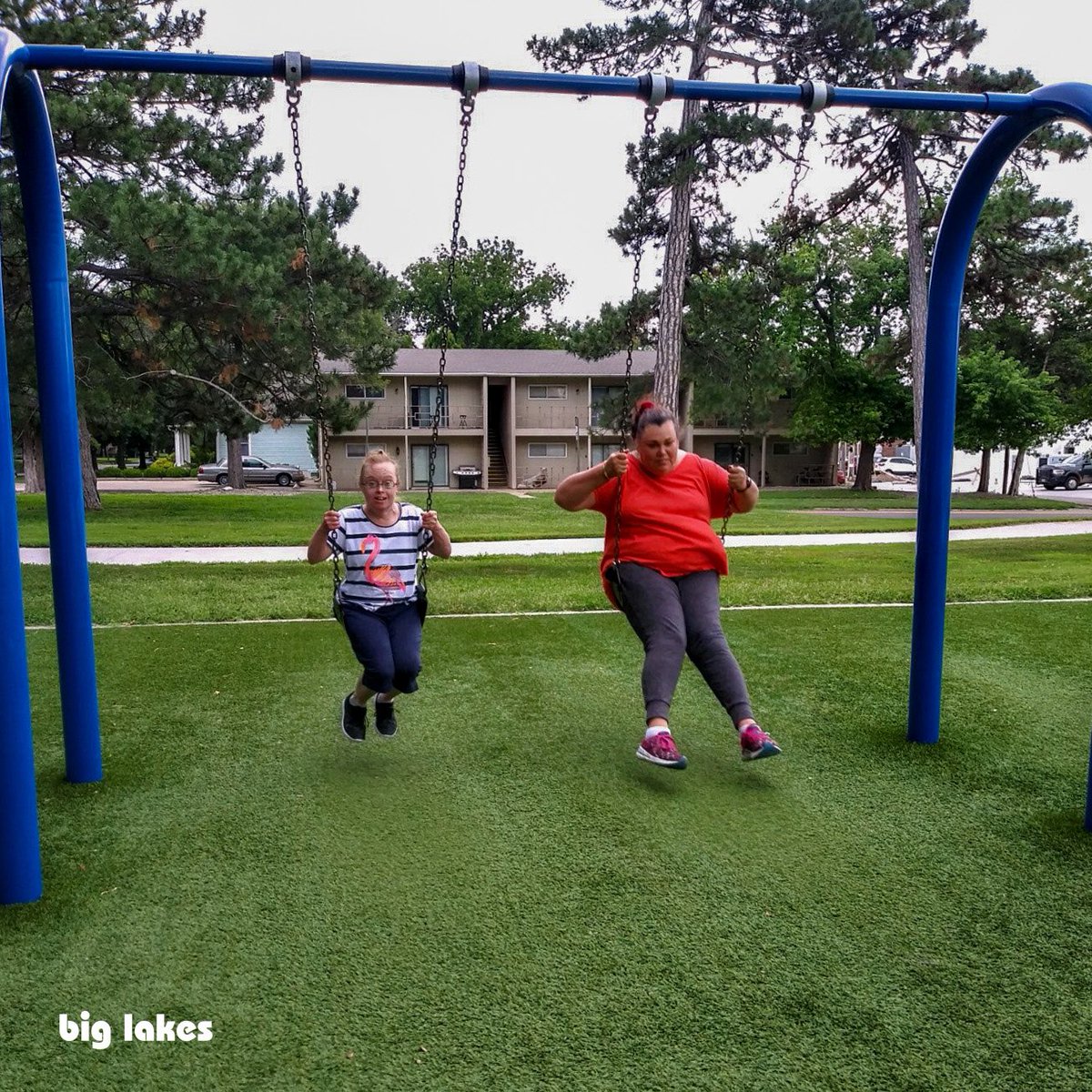 Swinging into Monday with a smile! 😁