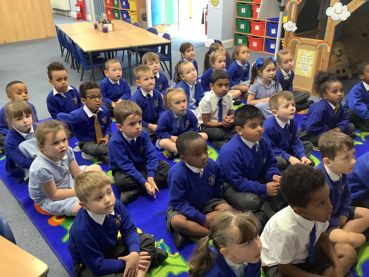 AbbeyPrimary's tweet photo. Year 1 have been busy finding out about different authors. We then used our #Britishvalue of #democracy to vote for who we would like to have as our Year group author…..we chose Michael Bond who wrote the Paddington Bear books. #y1 #Reading #English https://t.co/q7Zxh8vL4j