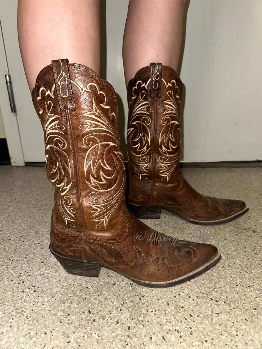 Whoops last night’s boots from the last day of #CalgaryStampede #shoes #shoefie #shoesoftheday #sotd #outfitoftheday #ootd #shoelover #shoefreak #shoeporn #shoewhore #shoeaddict #shoeaholic #shoeaddiction #bootlover #bootfreak #bootporn #bootaddict #cowboyboots #westernwear https://t.co/bjeQ7CDs19