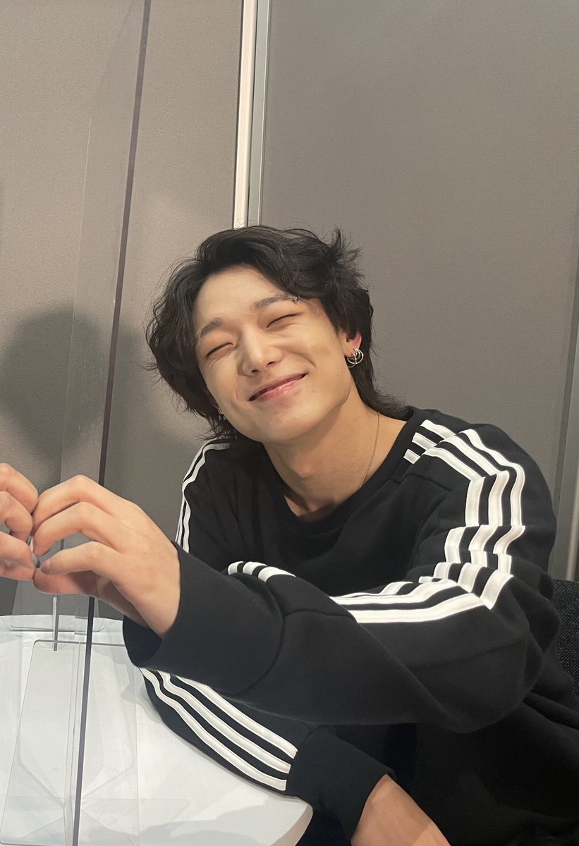 om05111's tweet photo. iKON リリイベ♡♡
大好きなバビと写真撮れて嬉しすぎた♡♡ありがとうでしかない♡大好き♡
 #iKON #iKON_リリイベ  #iKON_TAKEOFF  #BOBBY https://t.co/fu7TyyOGS9