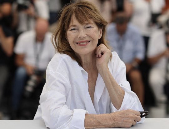 WeillClaude's tweet photo. Les féministes ont raison.
C’est gênant la façon dont certains médias réduisent Jane Birkin au statut de “ex de Gainsbourg”
Jane était Jane. Pas une baby doll.
Heureux ceux qui l’ont connue. Elle était l’authenticité même, la finesse, la générosité, l’élégance.
La grâce ♥️ https://t.co/emaLsPvf0m