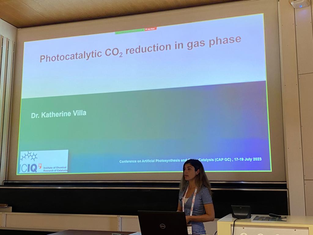 CAPGC23's tweet photo. And now, closing the first day of #CAPGC2023 is Katherine Villa, from @ICIQchem, with a riveting contributed talk entitled "Photocatalytic CO2 reduction in gas phase".
@katheVillag
#CAPGC2023 #hydrogenproduction #112CO2 #SUN2CHEM #methanedecomposition #decarbonization https://t.co/82mpZbZNl9