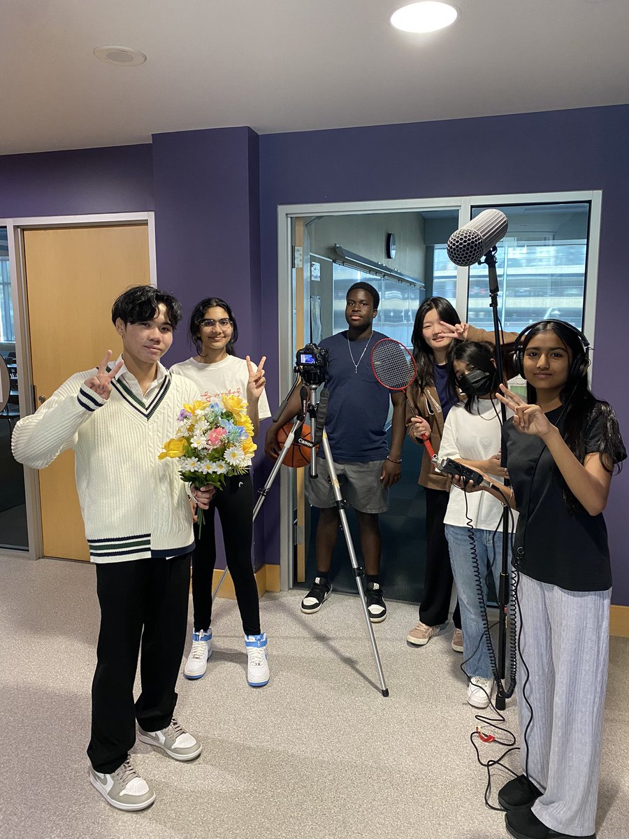 What happens when you pair a @Surrey_Schools teacher with @SIATSFU faculty to design a Summer Learning class?  Film School! Now in 4th year,  34 students…campus life,facilities, gaining credits. @ekardmada @DanielToSD36 @douglaslitke #summerlearning
#postsecondarypartnerships