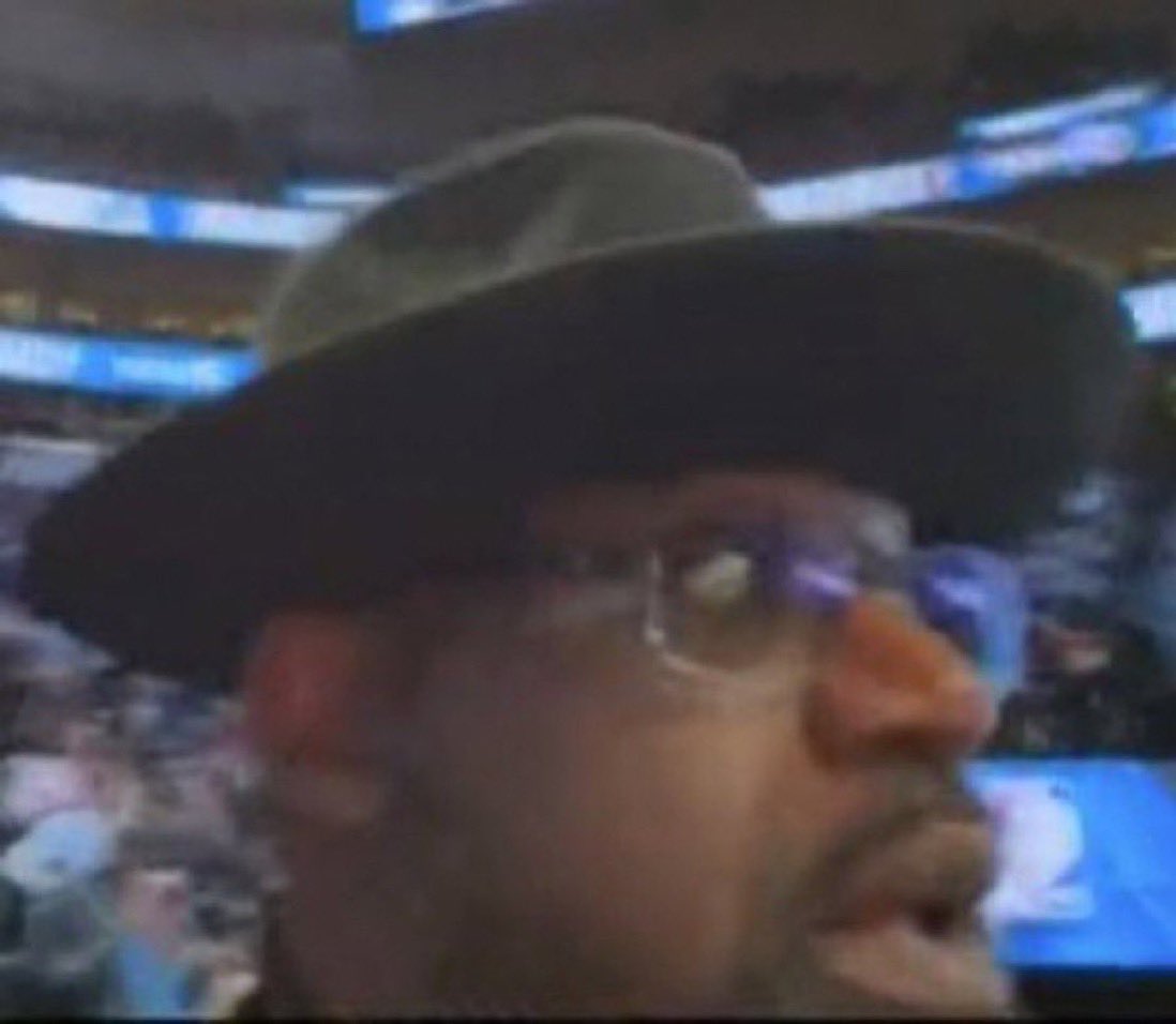 canoncoak's tweet photo. I always put myself in a situation where I’m like “oh snap I feel like there is an animal hunting me” and I look like this for the next hour getting out of that situation. https://t.co/xkFPzXFUVd