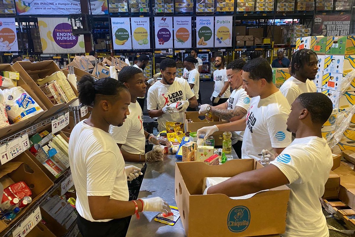 kapsi1911's tweet photo. #LeadKappa Community service at Feeding Tampa Bay in partnership with @ATT & the Tampa Alumni Guide Right Foundation. @FeedingTampaBay which works to end hunger by, rallying our community together to create a healthier, more capable Tampa Bay and beyond. https://t.co/o6Z30G0DJq
