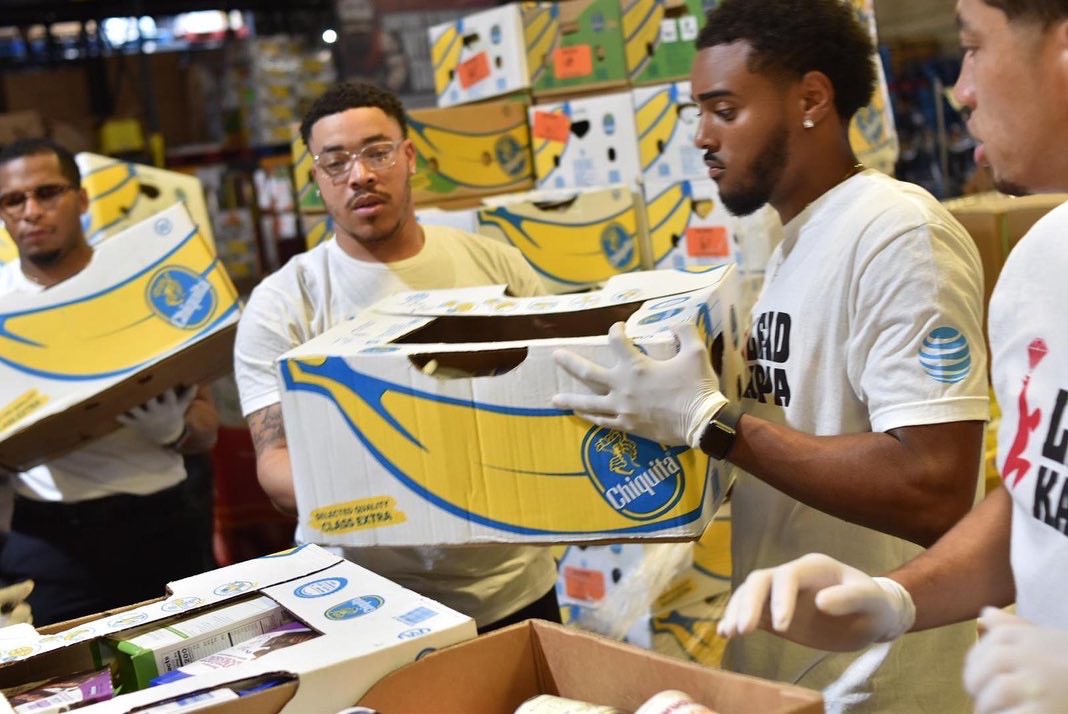 kapsi1911's tweet photo. #LeadKappa Community service at Feeding Tampa Bay in partnership with @ATT & the Tampa Alumni Guide Right Foundation. @FeedingTampaBay which works to end hunger by, rallying our community together to create a healthier, more capable Tampa Bay and beyond. https://t.co/o6Z30G0DJq