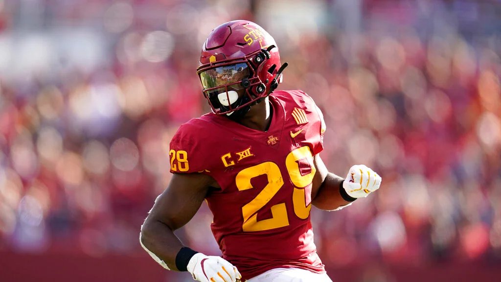 Fountain_jr26's tweet photo. After a great conversation with @CoachNateISU 
I am blessed to receive my first D1 offer from Iowa State University . Beyond Blessed and so Thankful. https://t.co/0D7aC2QgFf