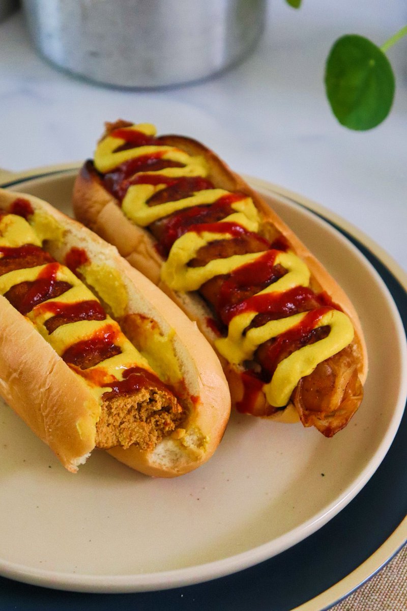 #Vegan #GlutenFree Hot Dogs 🌭🎃 Pumfu 
Made with #Pumfu a remarkable #proteinrich tofu alternative made using only #pumpkinseeds and water. #GMOfree #soyfree #nutfree #glutenfree #HotDogs 
#HighProtein foodiesvegan.com/pumfu-og1
justinecooksvegan.com/vegan-gluten-f…
