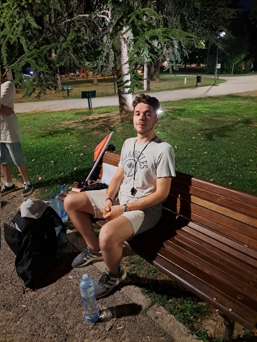 4nbgd's tweet photo. ✊️❤️
Podrška studentu Dimitriju Dimiću iz Niša, koji štrajkuje glađu  u Pionirskom parku.  #StudentiProtivNasilja  #SrbijaProtivNasilja https://t.co/SEOOUXWIGt