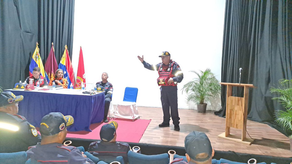 DGNBEnLinea's tweet photo. #17Jul Siguiendo instrucciones del A/J @CeballosIchaso1 bajo los lineamientos del M/G @cperezampueda, el director general nacional de bomberos P/G @BJuanGonzalez, procede a realizar conversatorio en el teatro municipal del municipio Guacara...
@MijpVzla
#CongresoMundialDePoesía https://t.co/pPxrT542nY