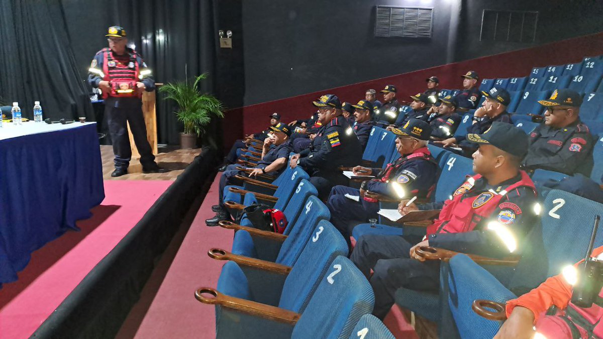DGNBEnLinea's tweet photo. #17Jul Siguiendo instrucciones del A/J @CeballosIchaso1 bajo los lineamientos del M/G @cperezampueda, el director general nacional de bomberos P/G @BJuanGonzalez, procede a realizar conversatorio en el teatro municipal del municipio Guacara...
@MijpVzla
#CongresoMundialDePoesía https://t.co/pPxrT542nY