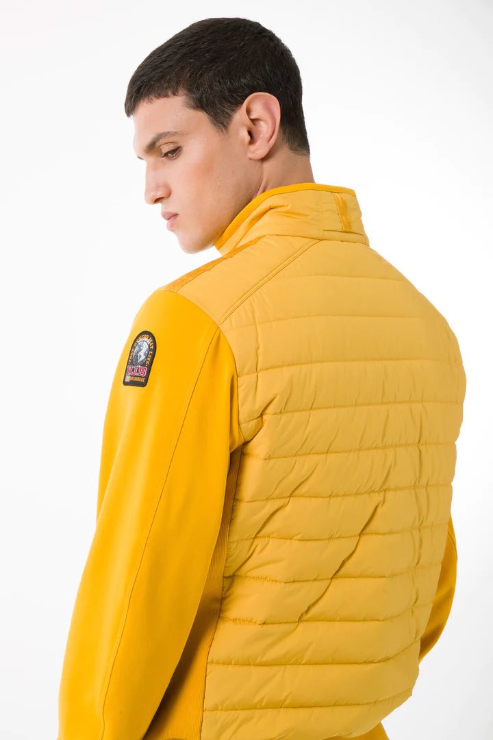 CLOSING DOWN SALE EVERYTHING AT LEAST 70% OFF RRP
Shop now for Parajumpers at least 70% off RRP
BE QUICK SELLING FAST!
Buy this Parajumpers Fleece &amp; Puffer Elliot Jacket, size Large.  ONLY £95 (RRP £340) over 72% off RRP
Shop PARAJUMPERS now here thesamplehut.com/collections/pa…