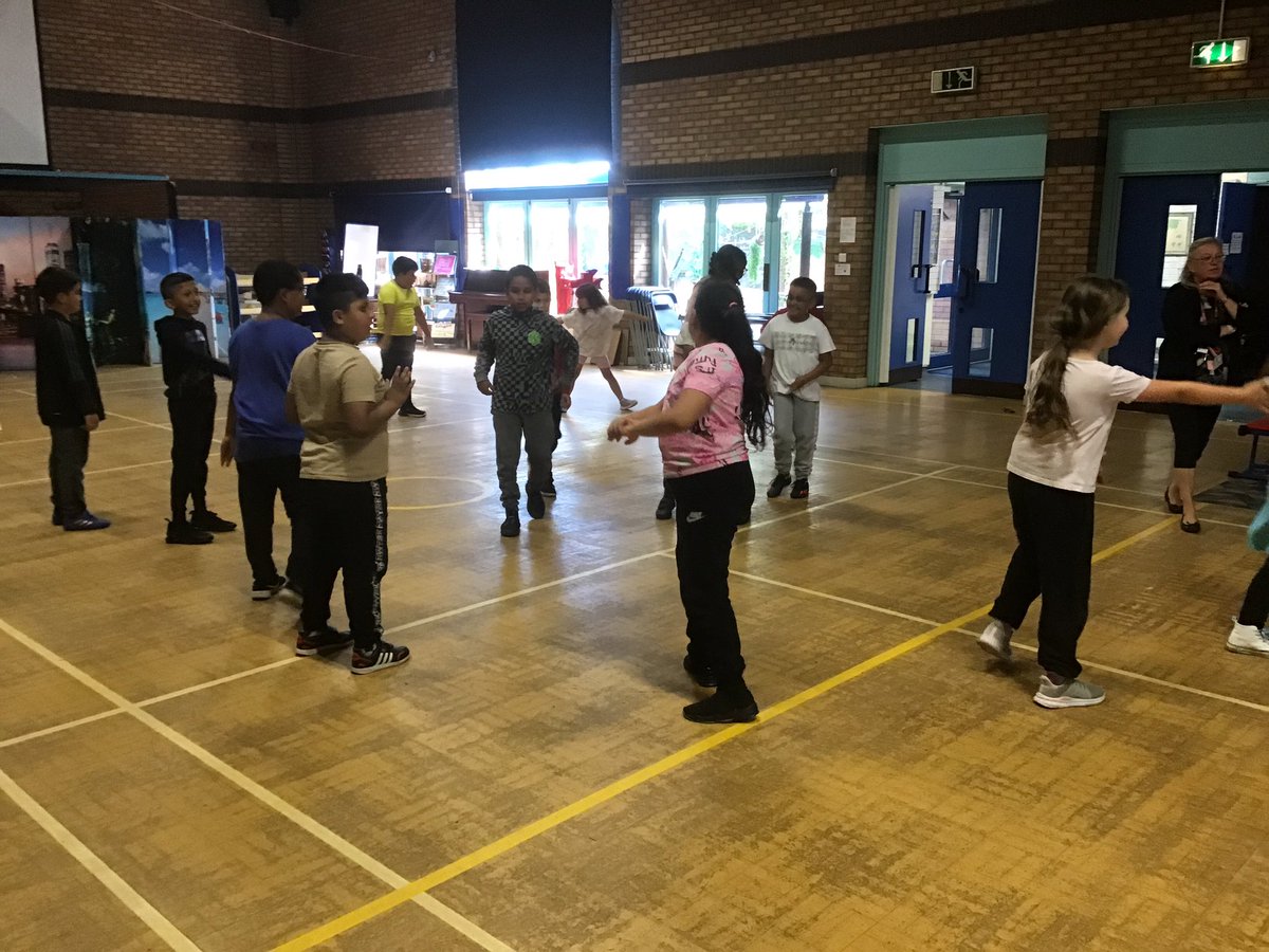 Y4Pill's tweet photo. Thank you to @bigfootarts for a fantastic Cyber Safety drama workshop with @Y4Pill @Pill_Primary 💻 📱 
‘We’re going to block it, report it, tell a grown-up, they’ll sort it!’ 👍 https://t.co/mqYGDw70VE