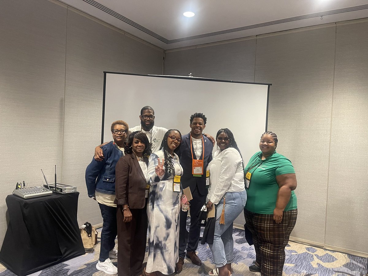 KierreRimmer1's tweet photo. Enjoyed the GEAR UP alumni session 
and meeting the Say It With Music group 
#GU #GUcon2023 #GEARUPAlumni #SayItWithMusic #GEARUPworks https://t.co/kfY3taObva