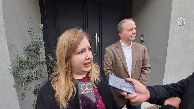 AM_1080's tweet photo. 🔴 La fiscal Liliana Alcaraz es designada como futura titular de Seprelad.

👉 El anuncio se dio en la casa del presidente electo, Santiago Peña. 

#AM1080 📻 https://t.co/XW8kJi0rkq