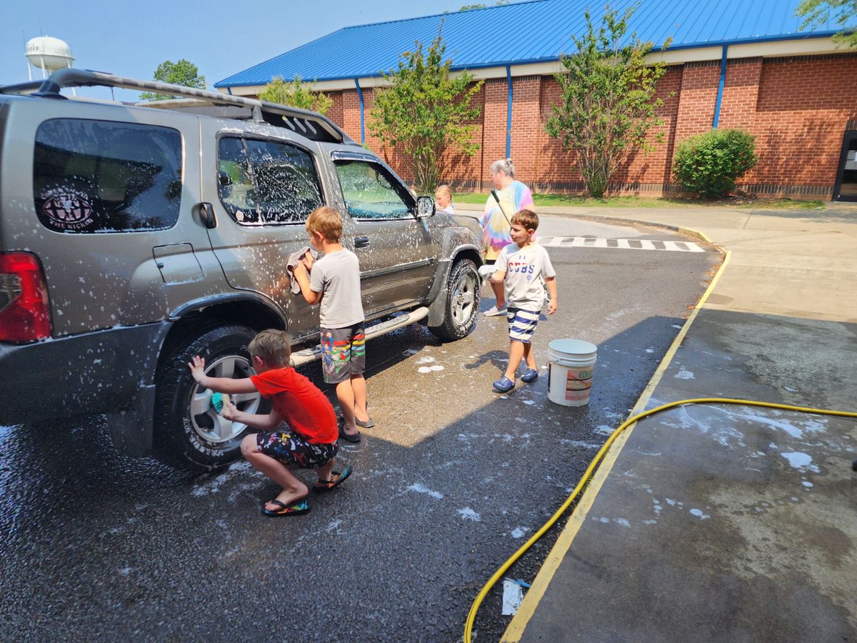 Today was car wash/lemonade stand day. Kids learning about service to others and donating proceeds to Imagination Library. <a href="/DCS_TN/">Dickson Co Schools</a> <a href="/ErnestineAdams/">Ernestine Adams</a> <a href="/ashock430/">Angela M Shock</a>
