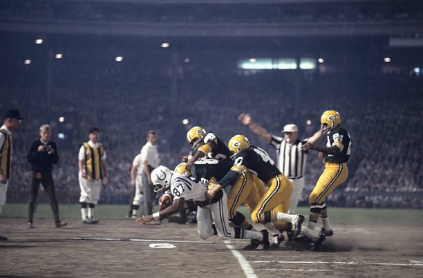 RT @DaireCarragher: Color pictures of the 1960's Packers are visually stunning. https://t.co/mqUI1Ni3V9