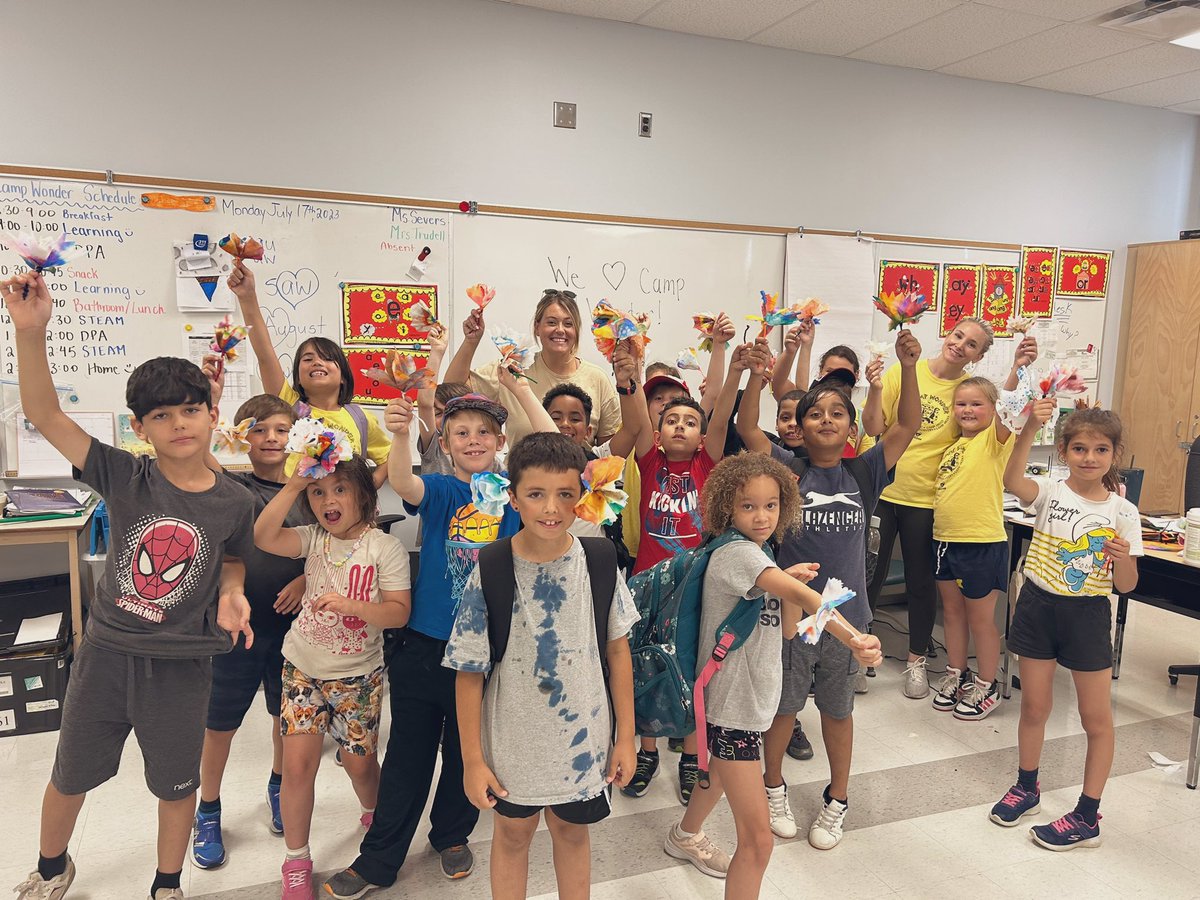 #CampWonder made coffee filter flowers for a fun #STEAM activity! We learned about colour theory and were amazed when the colours mixed together like magic🪄🌈🎨 #GECDSBSLP2023 <a href="/LucyTrudell/">Lucy Trudell</a> <a href="/gecdsbpro/">GECDSB PR</a> <a href="/PrincipalONeil/">Dustin O'Neil</a> <a href="/LauraBa06241838/">Laura Bates</a>