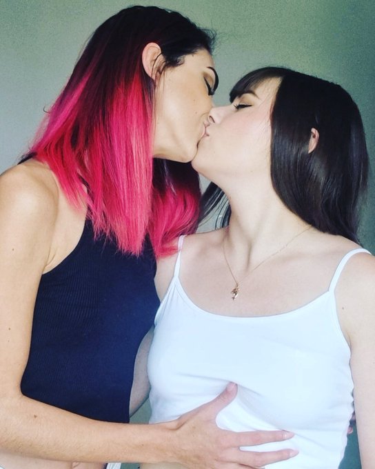 Encore un superbe moment avec notre ch&eacute;rie @LeilaBotwin  et immortaliser avec du mat&eacute;riel Fidelio km A<a class="tags" target="_blank" title="On Twitter" href="/?out=eyJ0eXAiOiJKV1QiLCJhbGciOiJIUzUxMiJ9.eyJpYXQiOjE3MjkyNzkyMTMsImlzcyI6InR3cG9ybnN0YXJzLmNvbSIsIm5iZiI6MTcyOTI3OTIxMywiZXhwIjoxNzYwODE1MjEzLCJyZWRpcmVjdF91cmwiOiJodHRwczovL3R3aXR0ZXIuY29tL0xlaWxhQm90d2luIn0.dANCiFblWswxVwvYzJHw6yR0NX8Xfy7kZp4U3x9XnQybo3Vbq1Tht2qifOORrHcCO4Um6ZoyiXn1lVjnAz0EyA">@LeilaBotwin</a>