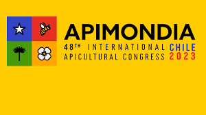 Este año por primera vez el mayo encuentro de apicultores a nivel mundial será en CHILE. Invitamos a los apicultores del mundo a venir a CHILE entre el 4 y el 8 de septiembre 2023 en <a href="/EspacioRiesco/">Espacio Riesco</a>