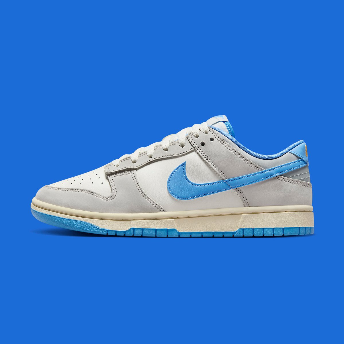 houseofheat's tweet photo. The "Athletic Department" Dunks Drops July 25 

DETAILS: https://t.co/QGKsBfUOTt https://t.co/gLtCw3kB3f
