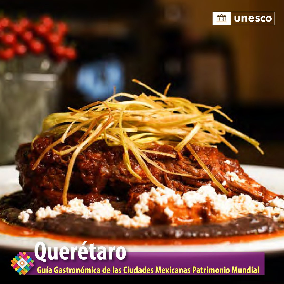 UNESCOMexico's tweet photo. Al viajar, se busca la cocina local.

Conoce la guía de @CPatrimonioMX sobre la cocina tradicional de ciudades #PatrimonioMundial. Una aproximación a su riqueza cultural, desde conocimientos, técnicas, rituales ancestrales y su continua reinvención.

📚https://t.co/x9eSKfIAUq https://t.co/JssbRFCOAE