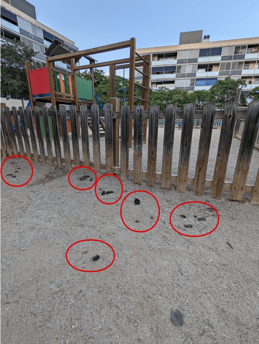 danivfe's tweet photo. Tenim un greu problema amb els "incívics" amos dels gossos a la zona de la rambla Sant Jordi.  No és un fet puntual, és diari. Totes les fotos són d'avui, i només és de la zona al costat d'un parc infantil!!!! Hi ha prevista alguna actuació? @juanluisruizvng  @ajuntamentvng https://t.co/eMdsnFFE9E