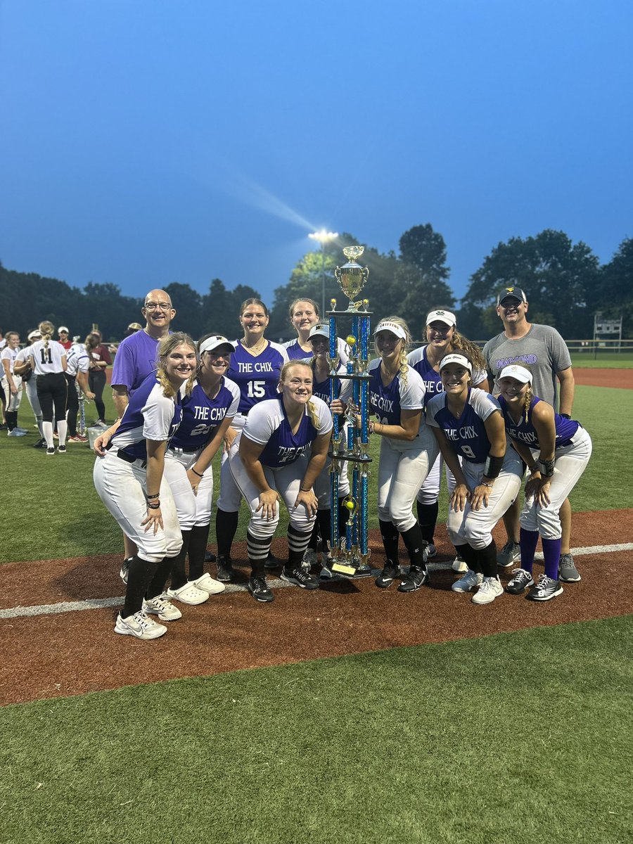 Our 2 recently graduated Lady Monarchs were doin’ their thing this weekend &amp; got the hardware.🏆
<a href="/kadencepettit/">Kadence Pettit</a> travel team, The Outlaws, were the Great Lakes Showcase 18u Div  Champs.
<a href="/TuckerPaytyn/">paytyn tucker</a> &amp; The Diamond Chix were the 18+ Div Champs at the All-Sanctioned World Series!