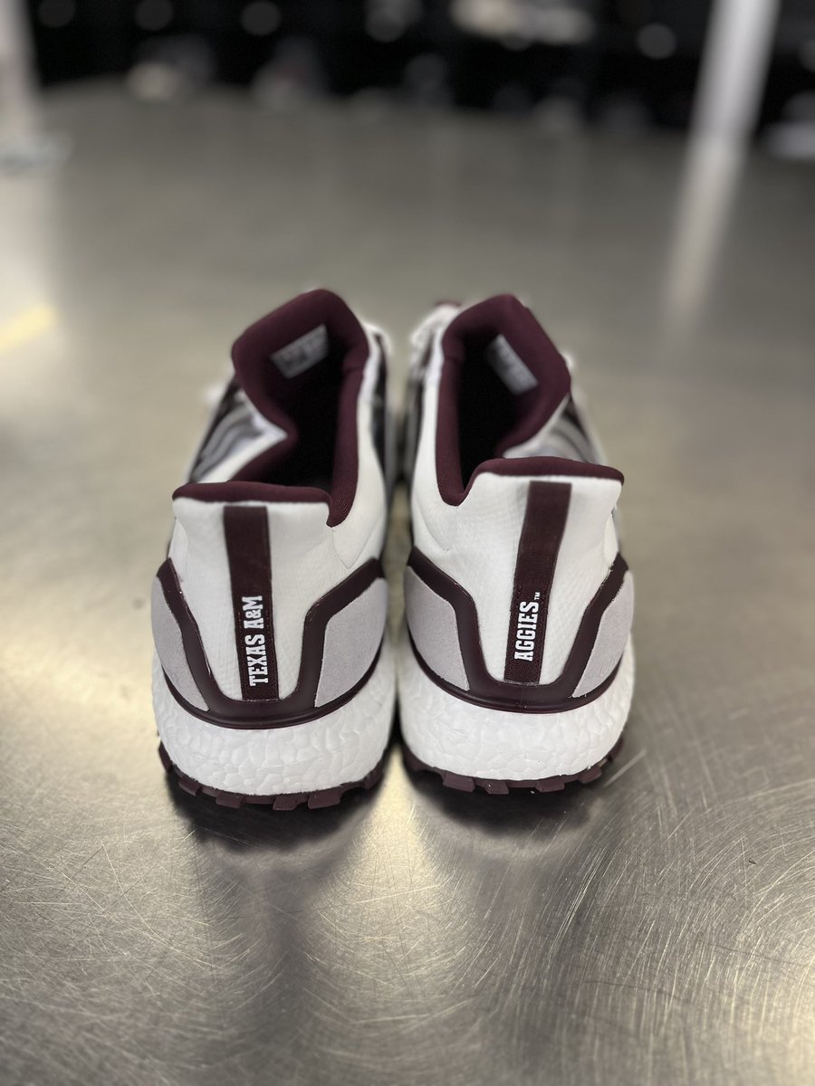 New ‘23 Custom Ultraboosts looking 🔥 #GigEm