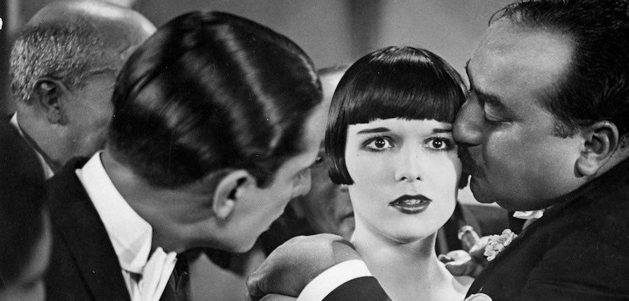 Cinemalords_'s tweet photo. The #silent_film_era refers to the early period in the history of cinema when films were produced without synchronized dialogue or sound. During this era, which lasted from the late 19th century to the late 1920s, films relied solely on visuals, intertitles https://t.co/jg2zrkGtGL