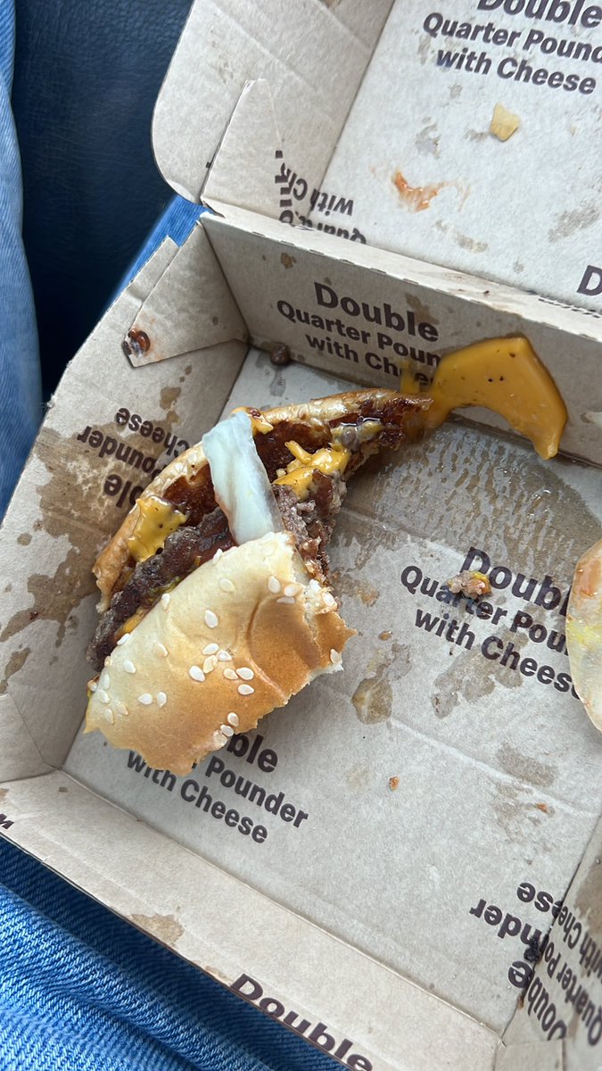 prettybinladen's tweet photo. I always leave the handle of the burger or sandwich. The part I touch. I don’t like to eat that. https://t.co/G5BOhIh0yV