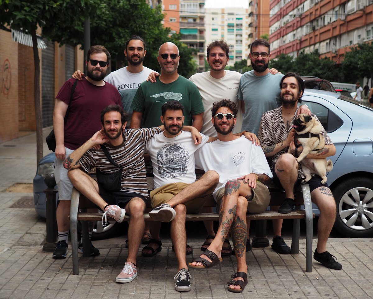 SiberianEscape's tweet photo. Este fin de semana ha sido muy intenso, horas de barco y de coche que pueden parecer un despropósito para pràcticamente llegar, tocar y volver, pero no. Para fines de semana como este estamos metidos en estos jaleos, por la música y por quien nos encontramos en el camino. https://t.co/m2FWgZfbOE