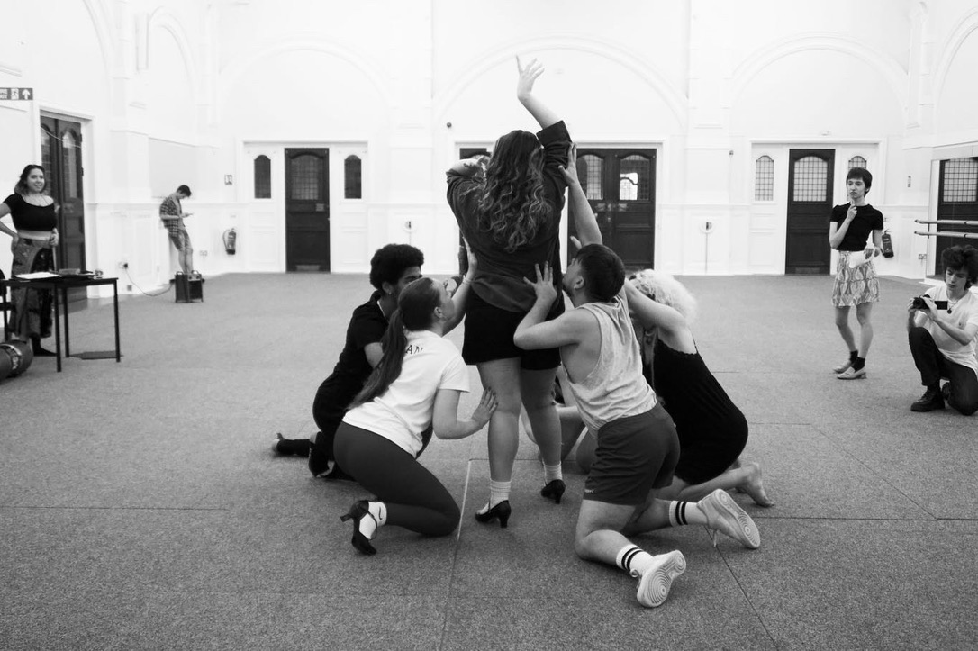Have you got your tickets for Deja Vu Kabaret yet? Then what are you waiting for?! We open THIS THURSDAY! bit.ly/déjà-vu-kabaret

✨ Hungry for more? Then FEAST YOUR EYES on the latest rehearsal photos!!!✨

#theatre #theatrelondon #newwriting #carabet #musical #musicaltheatre