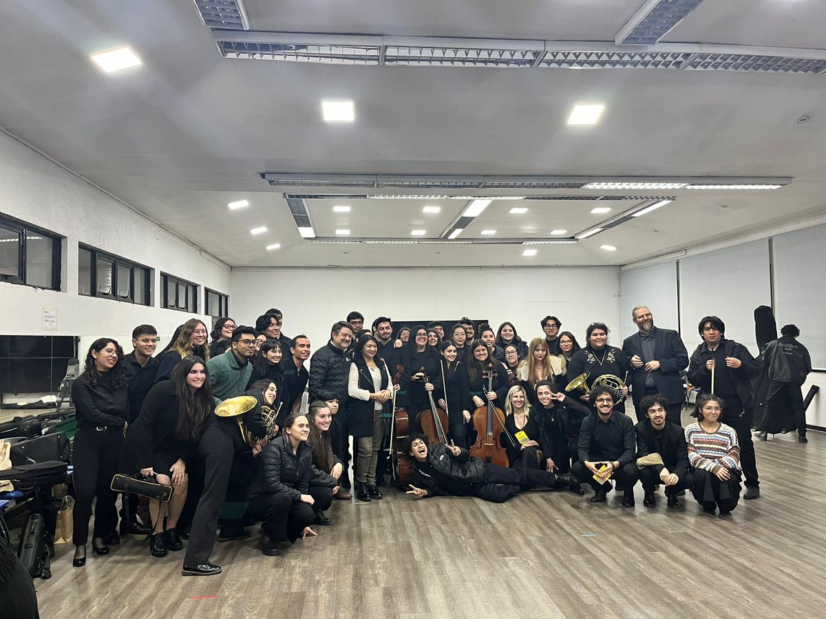 🎻 Imágenes del paso de la #OrquestaInterfacultadesUC por el "Festival Orquestas Comunales", organizado por <a href="/FOJIChile/">Fundación de Orquestas Juveniles e Infantiles 🇨🇱</a>, en el Teatro Municipal de La Pintana.  
¡Agradecemos a <a href="/Gob_Santiago/">Gobierno de Santiago</a>, FOJI y <a href="/culturapintana/">Corporación Cultural de La Pintana</a> por la invitación!
<a href="/Orrego/">Claudio Orrego L.</a> <a href="/ClaudiaPizarro/">Claudia Pizarro</a> <a href="/ucatolica/">Universidad Católica</a> 
📷 FOJI