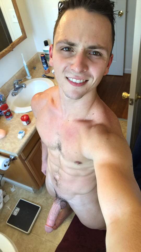 DLDallasBro's tweet photo. Enjoying that post-shower glow https://t.co/NpPol3zRUJ
