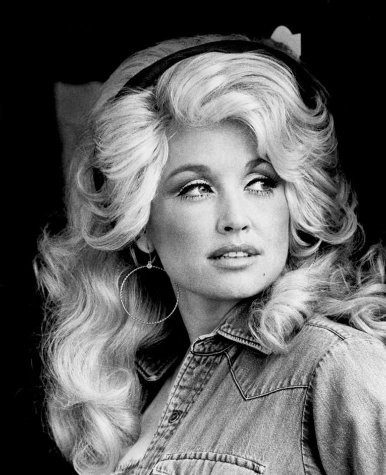 Dolly Parton is trending, probably because she is one of the best humans on the planet. 🖖🖖