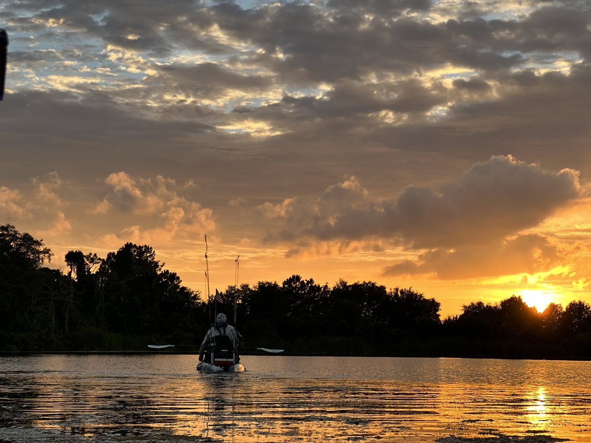 jkrappjr's tweet photo. Wrapping up a beautiful day on the water in Florida after catching several nice largemouth. Can't beat that sunset! #fishing #WVKA #nrs #rustyhookpodcast #paddlenfin #FeelFreekayaks #YakGadget 
#Newportvessels #ZPRoLithium #DubroFishing #WestbrookSupplyCo 
 #Bendingbranches https://t.co/3G7LpYWFKe