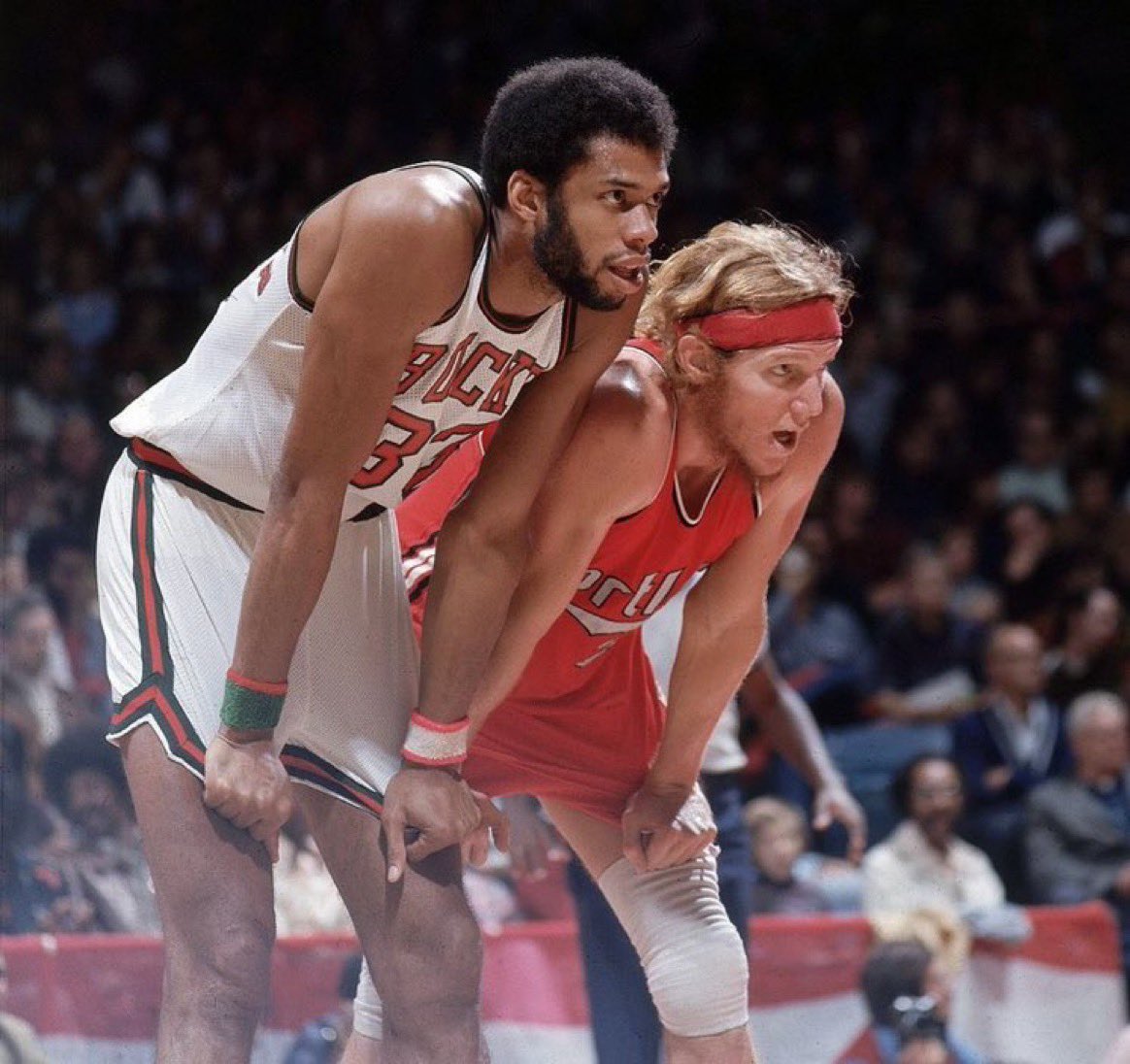 Super70sSports's tweet image. “Kareem, where do you rank Sugar Magnolia among the works of the world’s greatest band?”

“Bill, that’s like the sixth question you’ve asked me tonight about the Grateful Dead.”

“That seems reasonable.”

“There’s 10:29 left in the first quarter, Bill.”