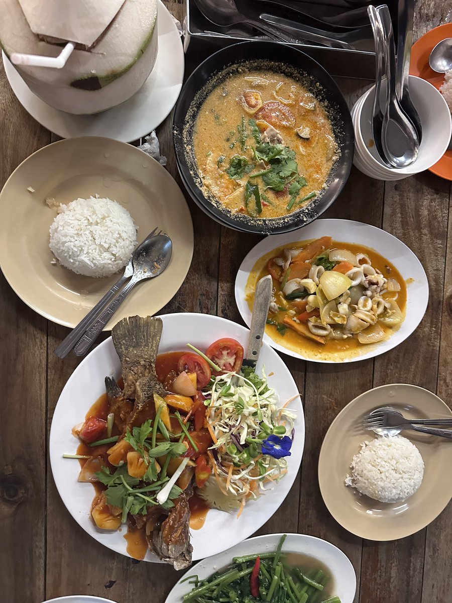 sysysyasya's tweet photo. Ok sumpah takde sape tanya tapi i nak buat thread phuket i 4 hari 3 malam

I tersilap beli tix bulan july (dah start musim hujan kat sana” but luckily it didn’t rain much pun https://t.co/6E3ihJRYOM