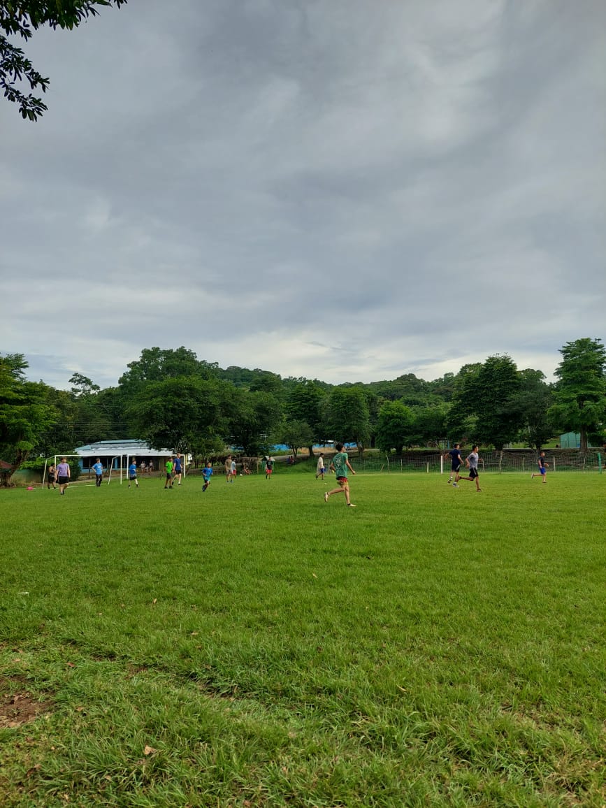 Camp_CostaRica's tweet photo. #TeamPuntarenas are having so much fun at #CampTerraba ☺️
During the free time they are enjoying cultural activities: arts fair, cacao tour, football game with locals and even a karaoke 🪇🎉

@CampsInt #DoingSomethingAmazing #CampsEffect https://t.co/mon25iK6sd