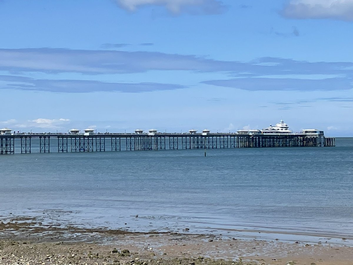 Visitors no Llandudno but only have my phone as I forgot my camera. Oh well here the pier. https://t.co/XgQeGCS9wy