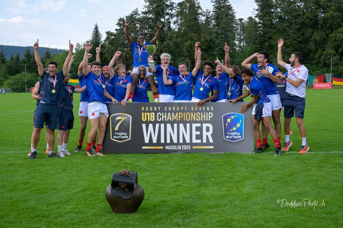 rugby_europe's tweet image. 🇨🇭🏅 Medal ceremony moments in Macolin, hosted by @SwissRugbyUnion. 

🥇 🇫🇷 @FranceRugby 
🥈 ☘️  @IrishRugby
🥉🇵🇹  @PortugalRugby