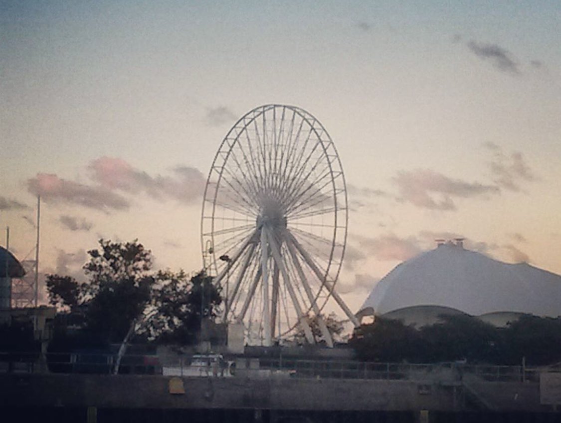 Post a picture of some landscape from a place where you've been, where the main requirement is that you NOT appear in it. Just a picture, no description. Lets travel virtually around the world.
Navy Pier Chicago, Il https://t.co/OmMLkBsRBu https://t.co/bQFgb5XXBQ