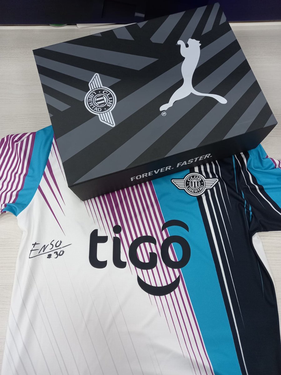 🤩⚽¡REGALAZO!

👕La nueva camiseta alternativa de Libertad firmada por la nueva joya del "Guma", Enso González. Gentileza de <a href="/PUMAParaguay/">Puma Paraguay</a>. 

✍Para participar:
- Seguir a <a href="/SomosVersusPY/">Versus</a> 
- RT a la publicación 

Anunciaremos al ganador/a el viernes 21/07, en #VersusRadio. ¡Buena