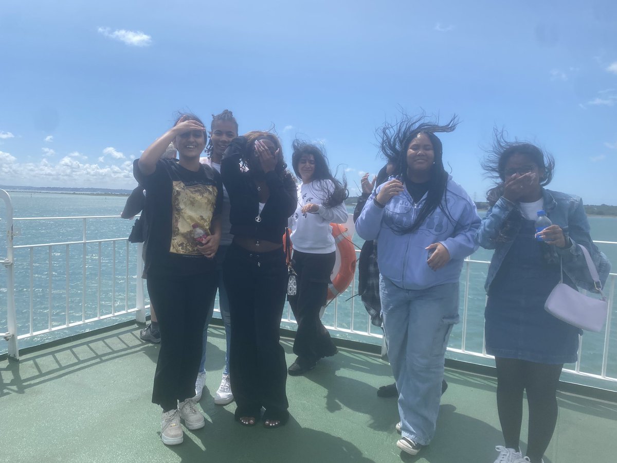 LoxtonSca's tweet photo. Year 10 Travel and Tourism students visiting the Isle of Wight for their end of year residential. @ShirelandCA @RedFunnelFerry https://t.co/Q3PuoIWbPB